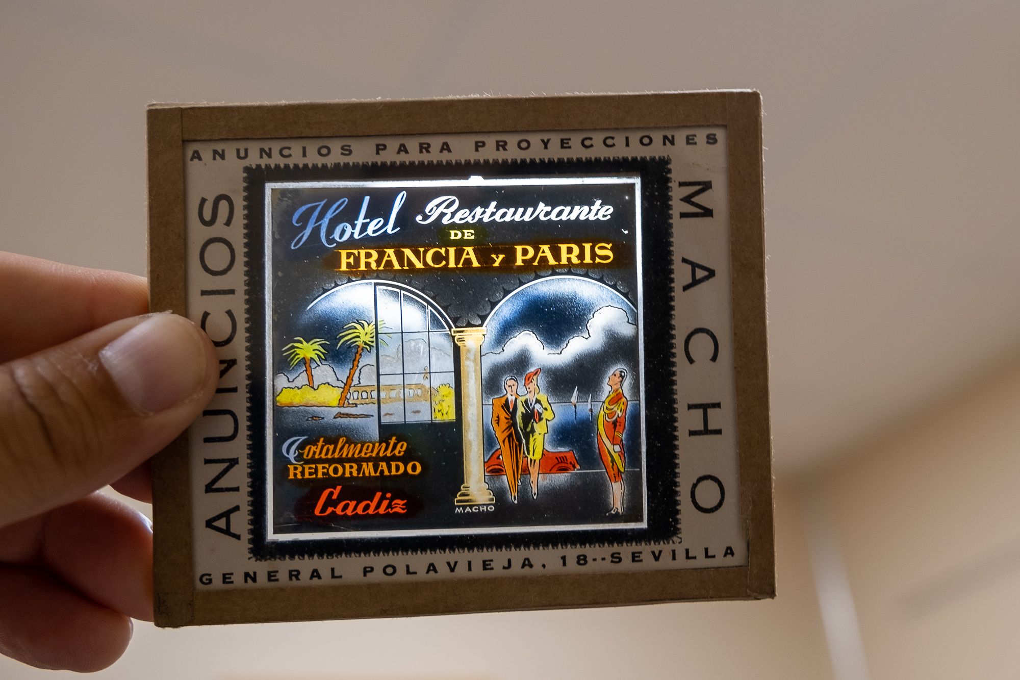 Anuncio para proyecciones del hotel Francia y París.