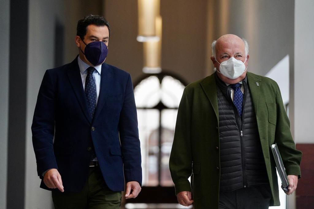 El presidente de la Junta, Juan Manuel Moreno Bonilla, y el consejero Jesús Aguirre, que irá como númermo uno por Córdoba.   FOTO: Junta