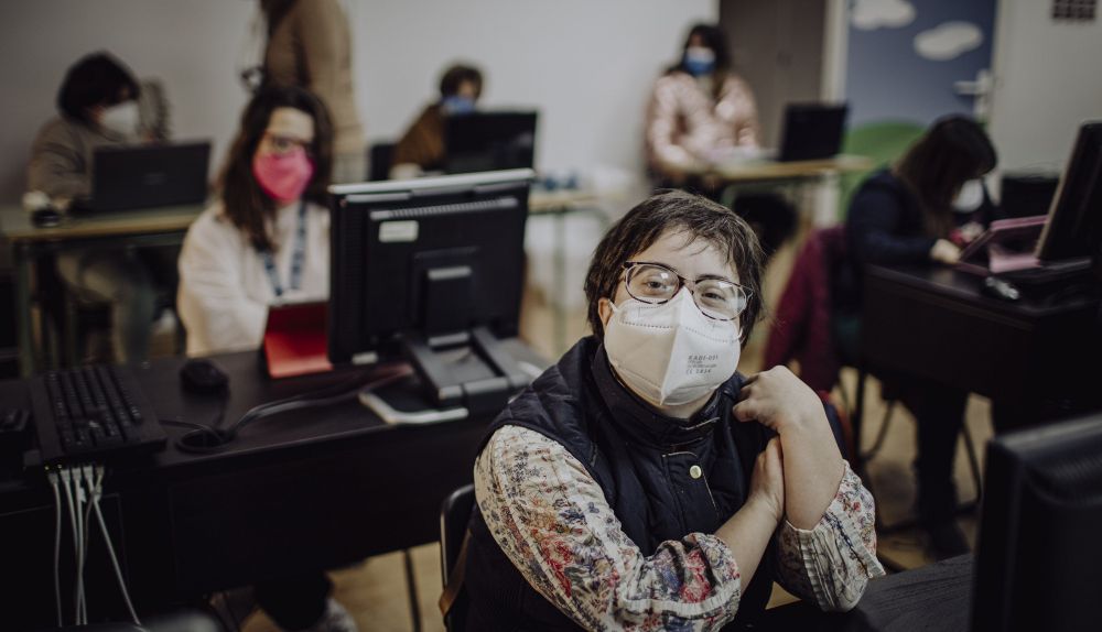 Una clase de Nuevas tecnologías en el centro de la calle Zaragoza de Jerez.