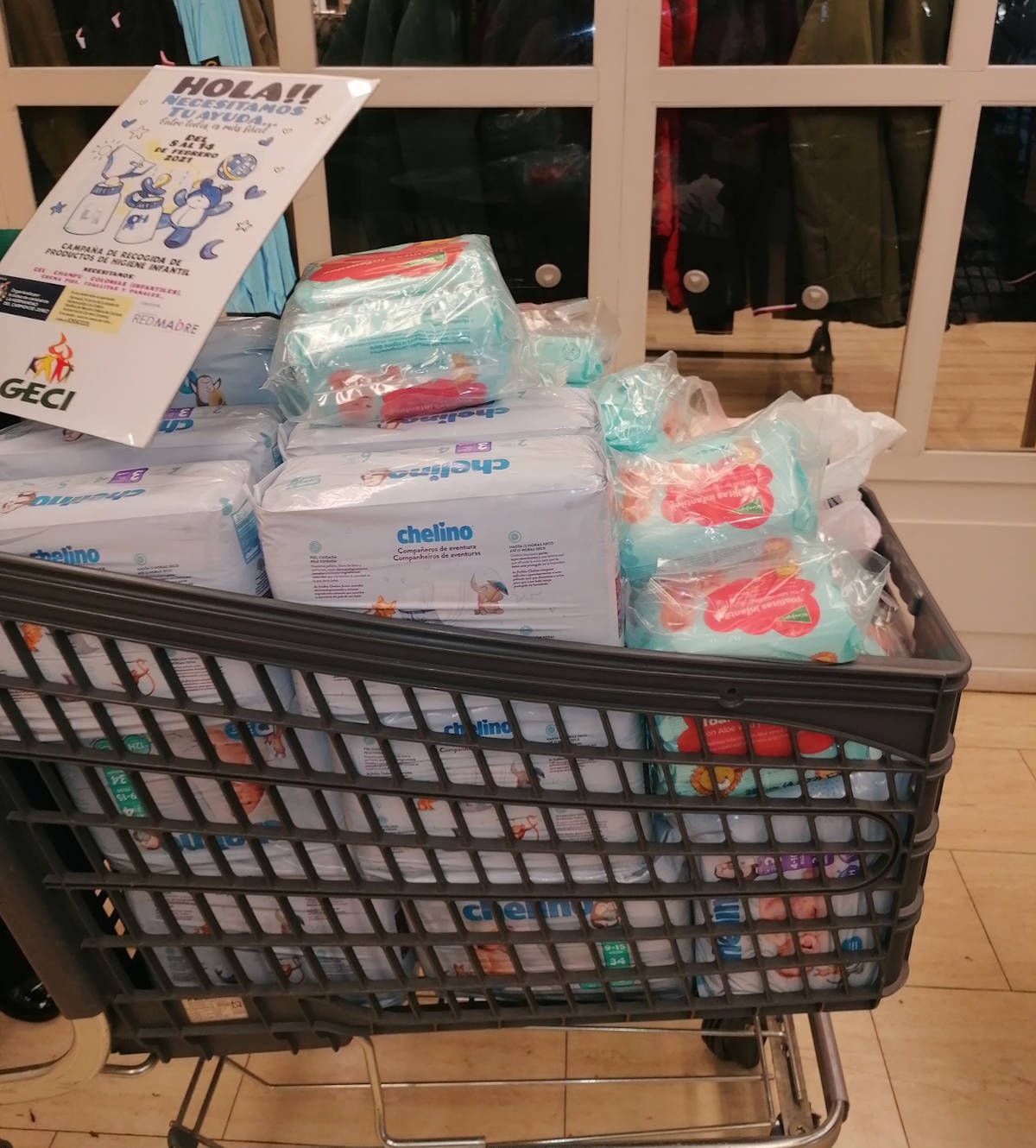 Carro con productos de higiene infantil. CEDIDA Carro con productos de higiene infantil. CEDIDA