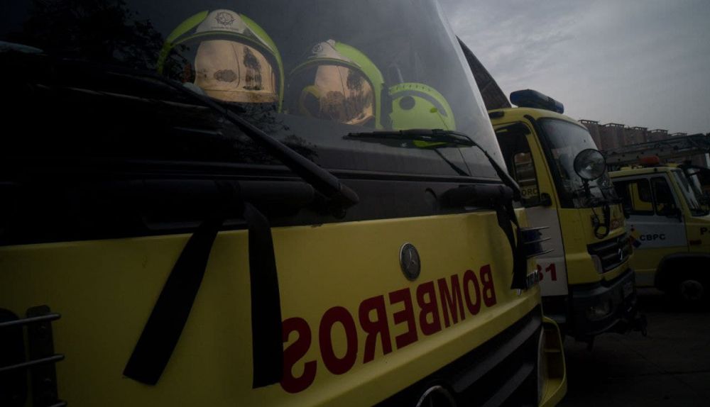 Crespones negros en los camiones de bomberos de Jerez.