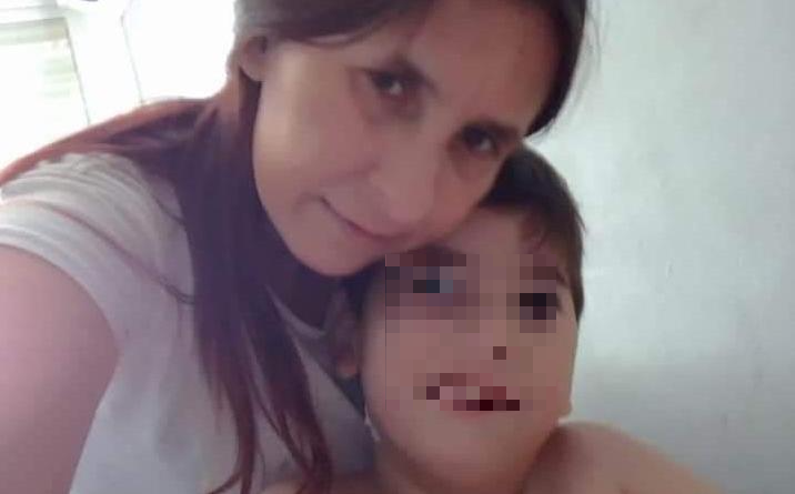 Sara Casas, con su hijo Emilio, en una imagen de archivo