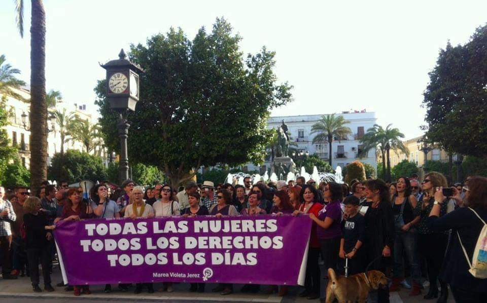 Marea Violeta Jerez en uno de sus actos protesta por los asesinatos machistas.
