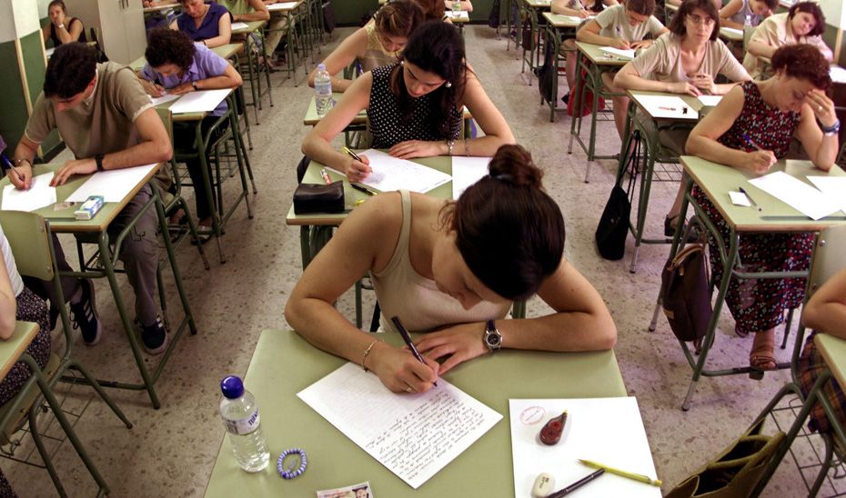 Imagen de archivo de una prueba de oposiciones a docente en Andalucía. Imagen de archivo de una prueba de oposiciones a docente en Andalucía.