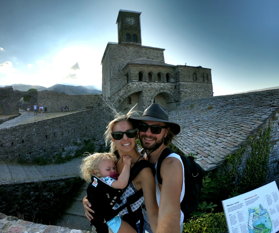 La familia en Gjirokastër, Albania.