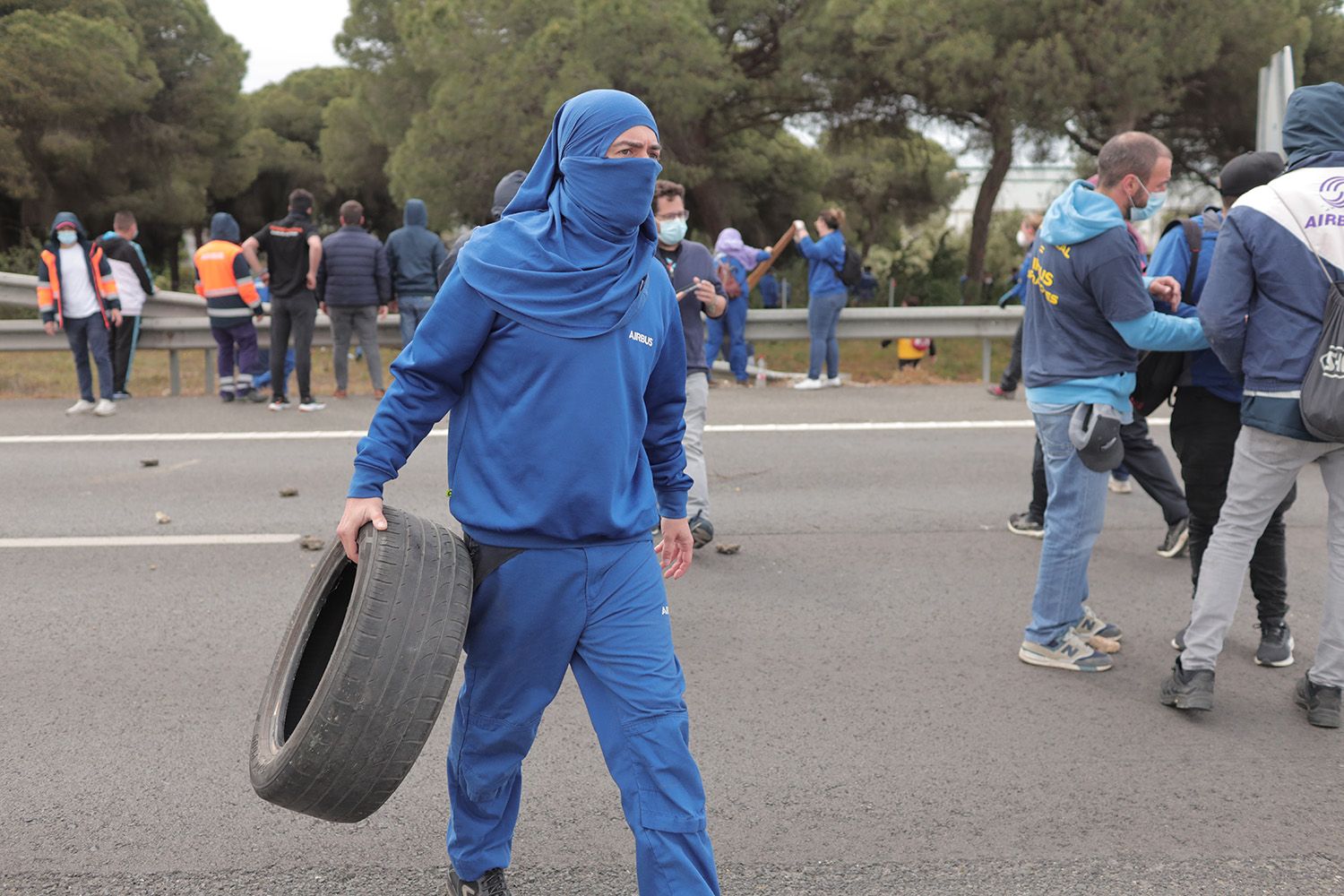 Neumáticos para cortar la carretera