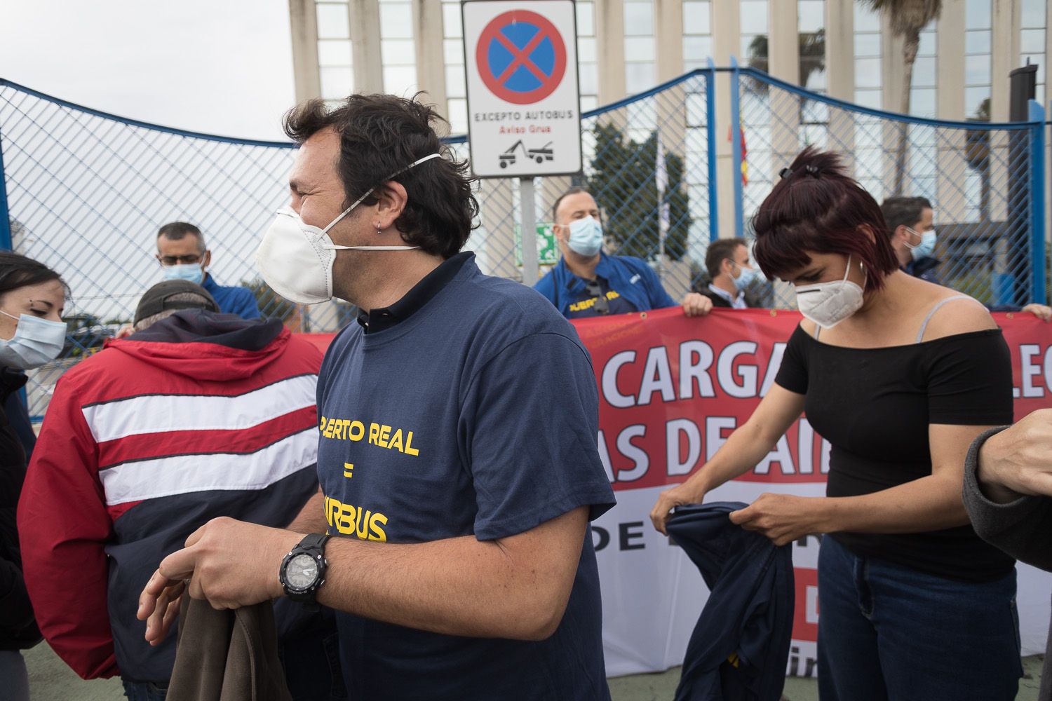 La parlamentaria Teresa Rodríguez y José María González, alcalde de Cádiz, en la manifestación contra el cierre de Airbus Puerto Real.
