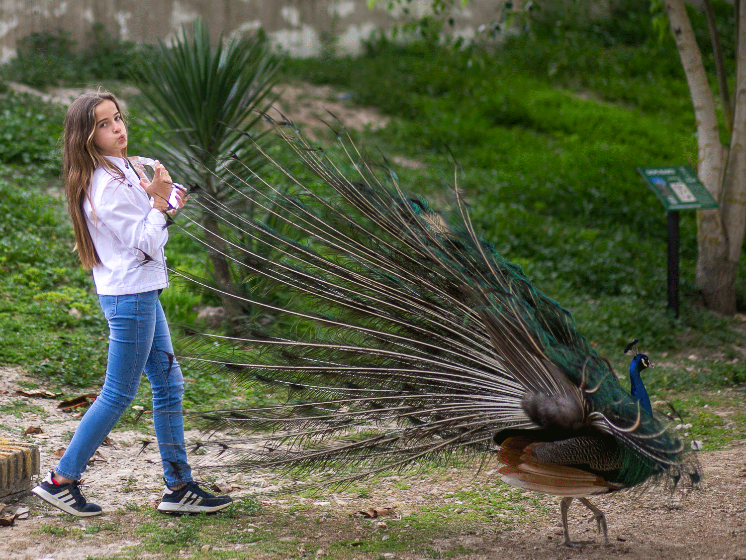 Aurora, ganadora de la octava edición de 'Masterchef Junior', en el parque de La Toya, en su Trebujena natal.
