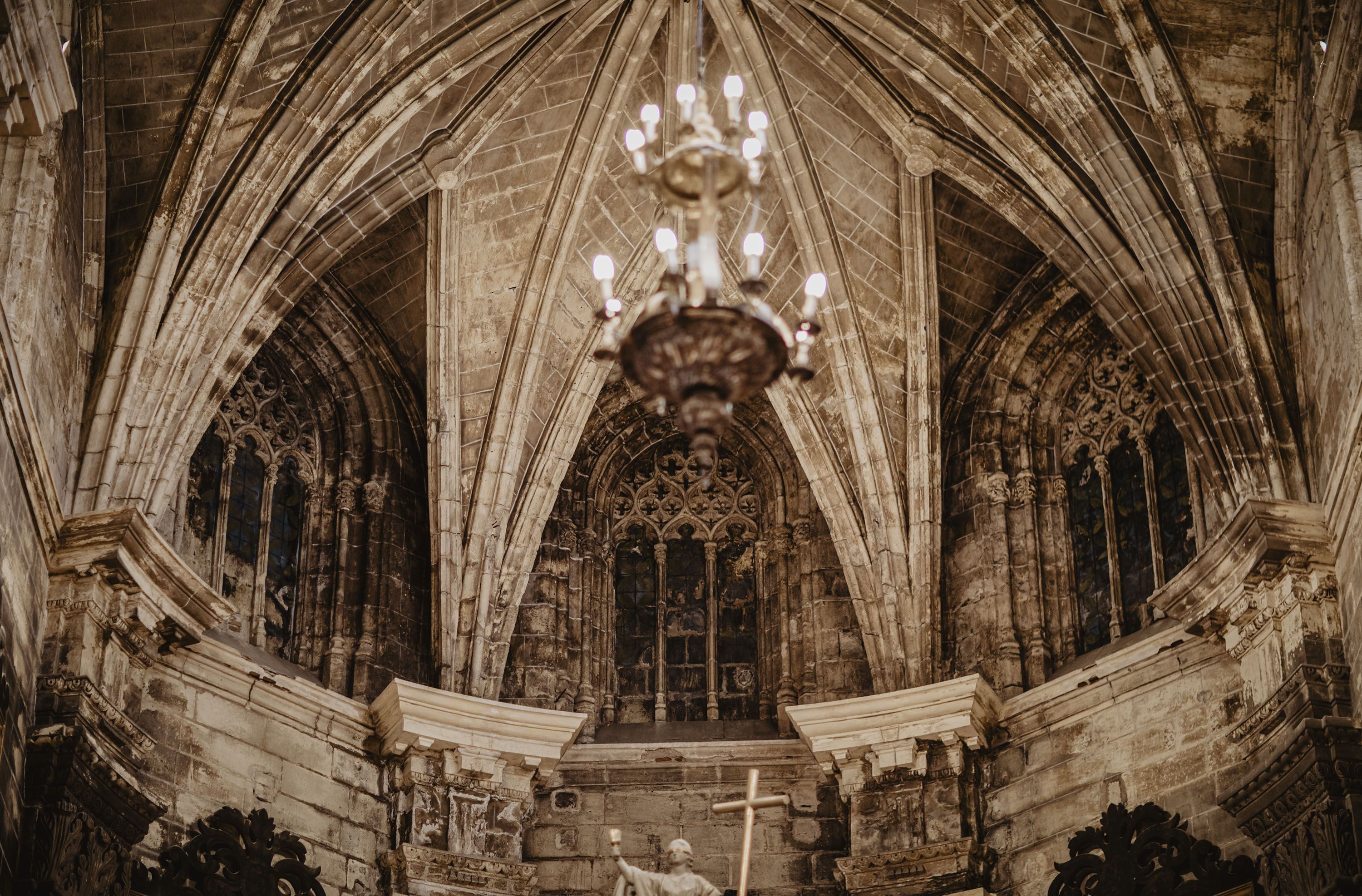 Lámparas, en proceso de restauración.