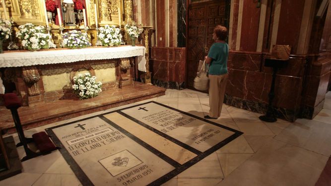 Tumba de Queipo de Llano y de su esposa, Genoveva Martí Tovar, en la Basílica de la Macarena. 