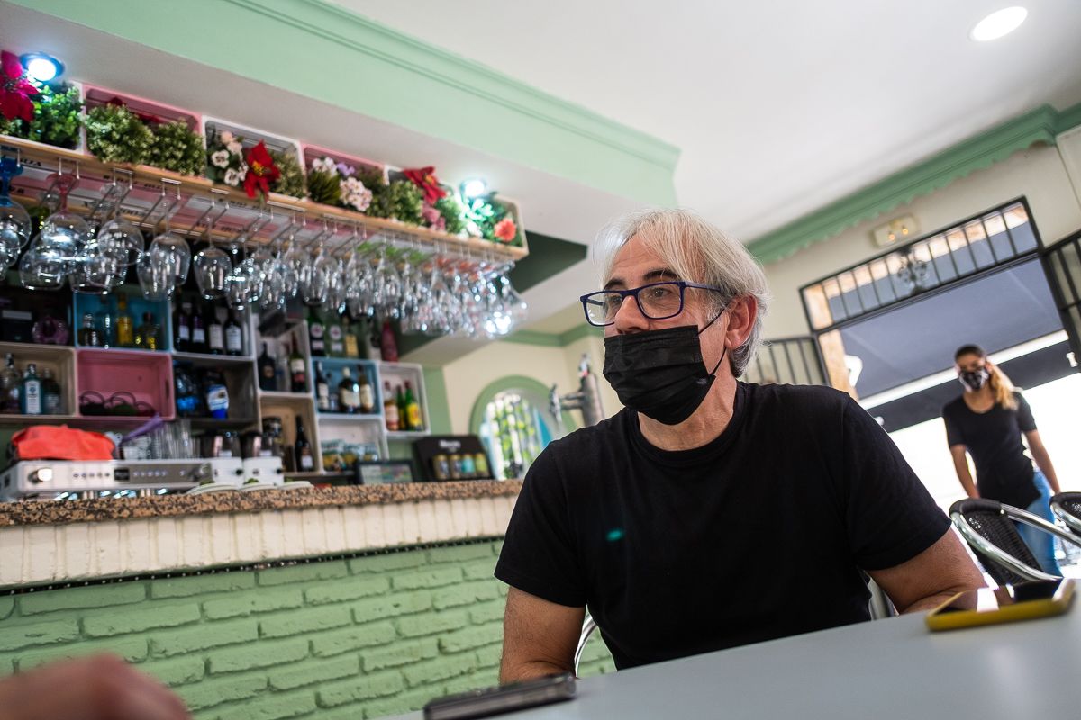 José Luis en el interior del establecimiento.