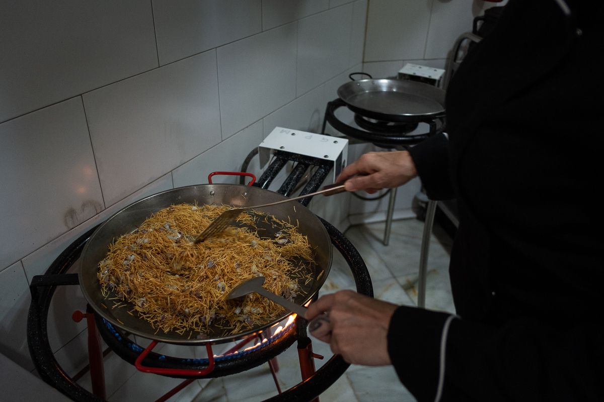 Preparación del 'rossejat'.
