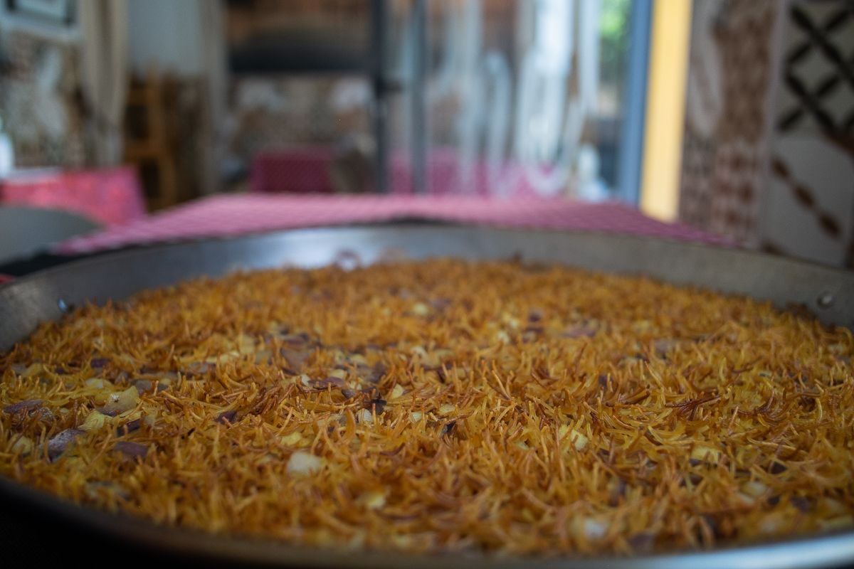 'Rossejat' de bacalao y cebolla morada.