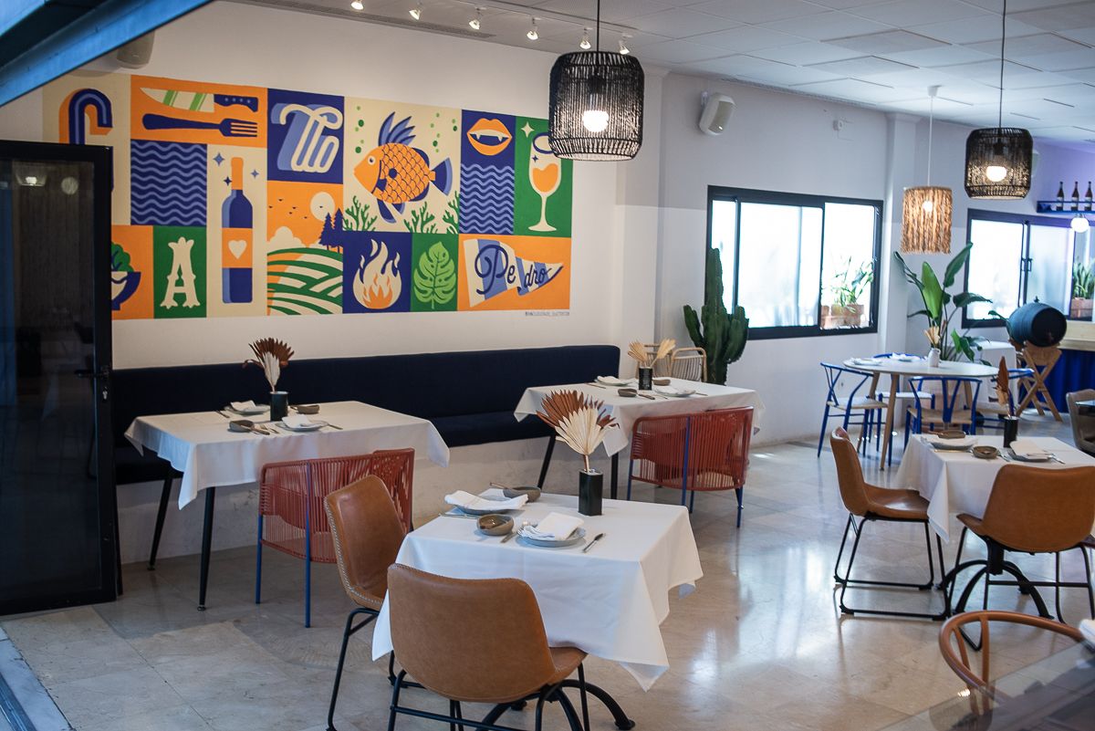 Salón del bar situado en el parque empresarial de Jerez.