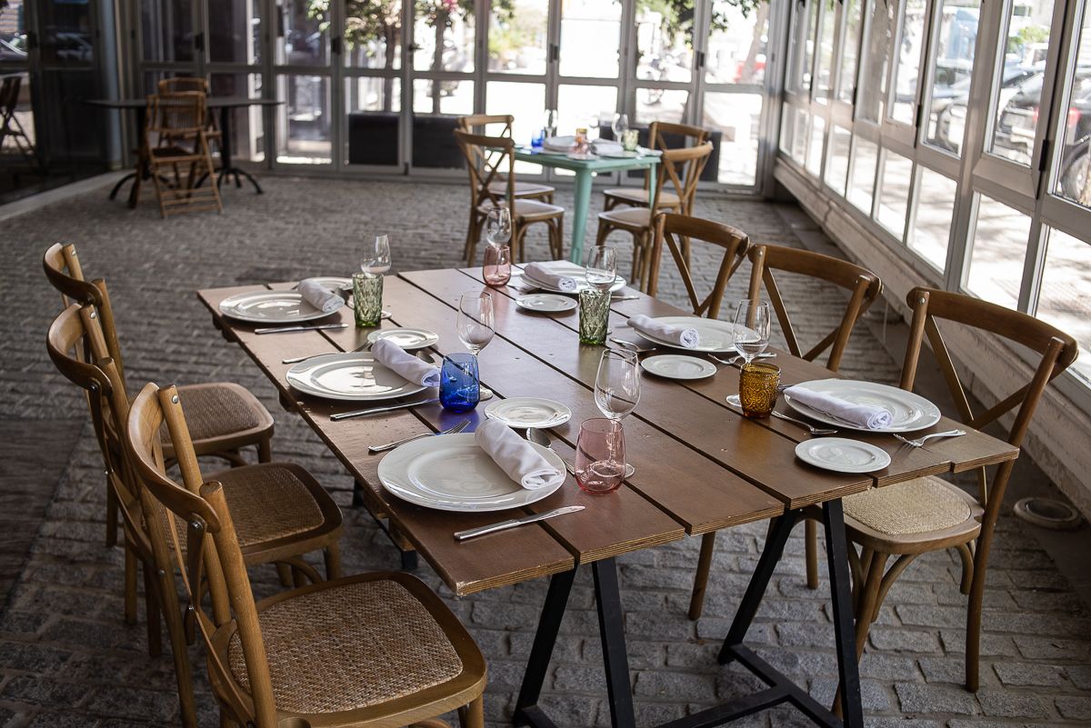 Imagen de archivo de una mesa en un restaurante.