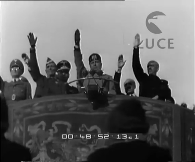 Pemán (derecha) en Roma, con Mussolini y Millán Astray en el Día de Solidaridad con España. FUENTE: LUCE