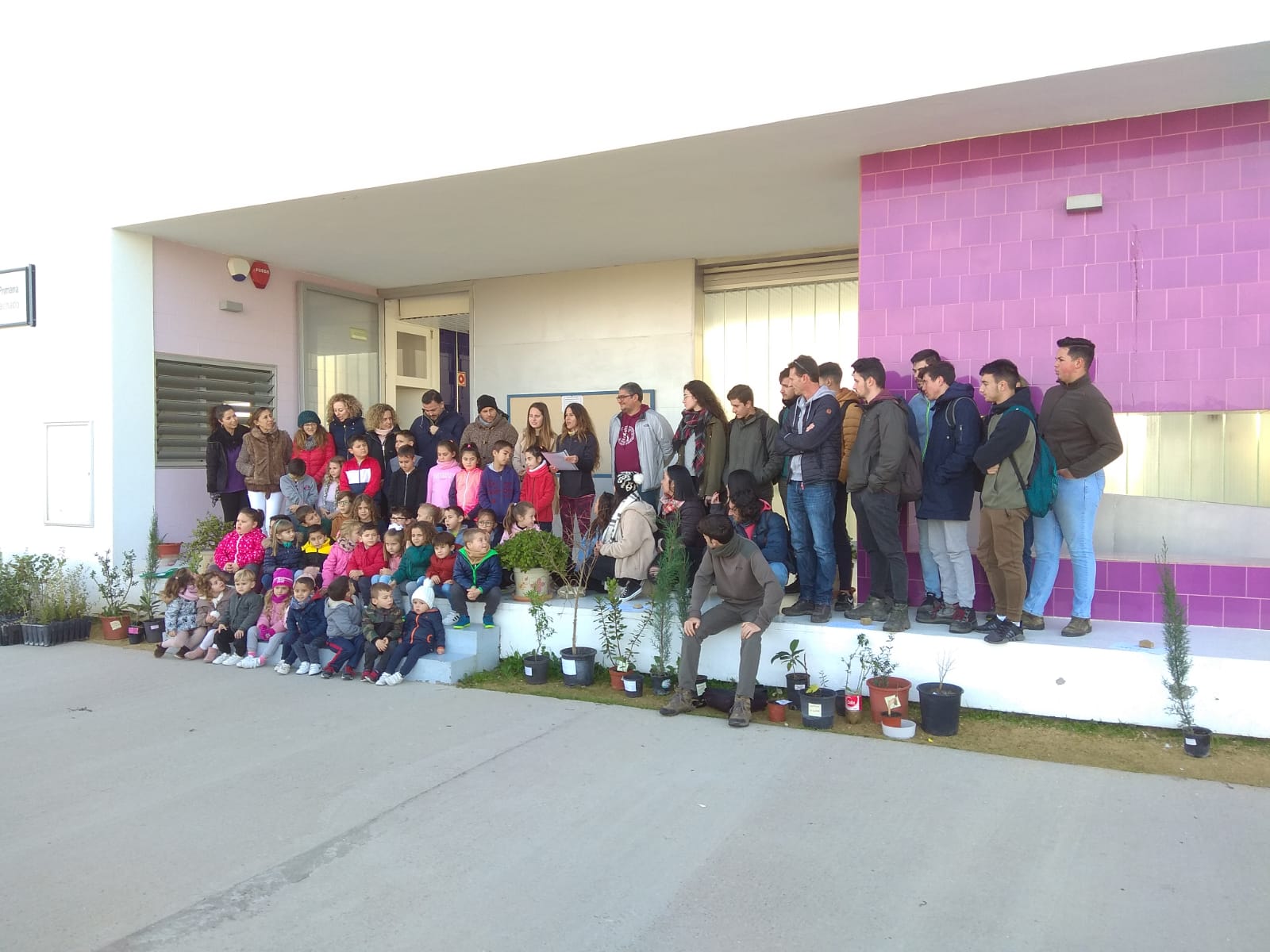 Alumnado del CEIP Antonio Machado antes de la pandemia.  CEDIDA