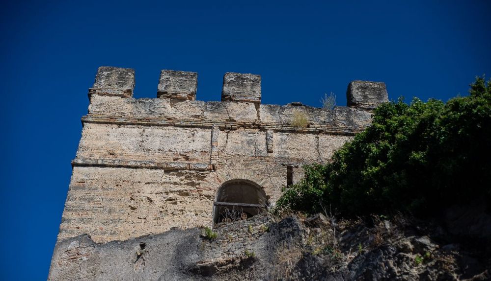 MURALLA DAÑANADA 5