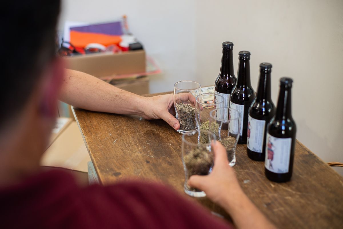 Botellines en una mesa de La Piñonera.