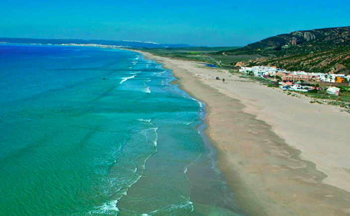 Imagen aérea de la playa de Zahara de los atunes, en Barbate.
