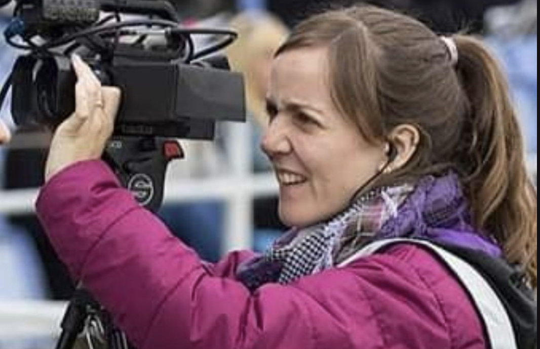 Alicia Rodríguez, en su trabajo como operadora de cámara en Huelva. 