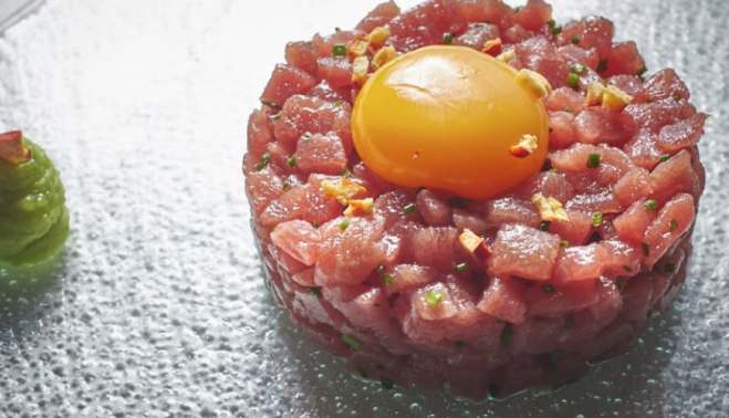Chiringuito Chiclana | Tartar de atún rojo de almadraba de Atenas Playa.