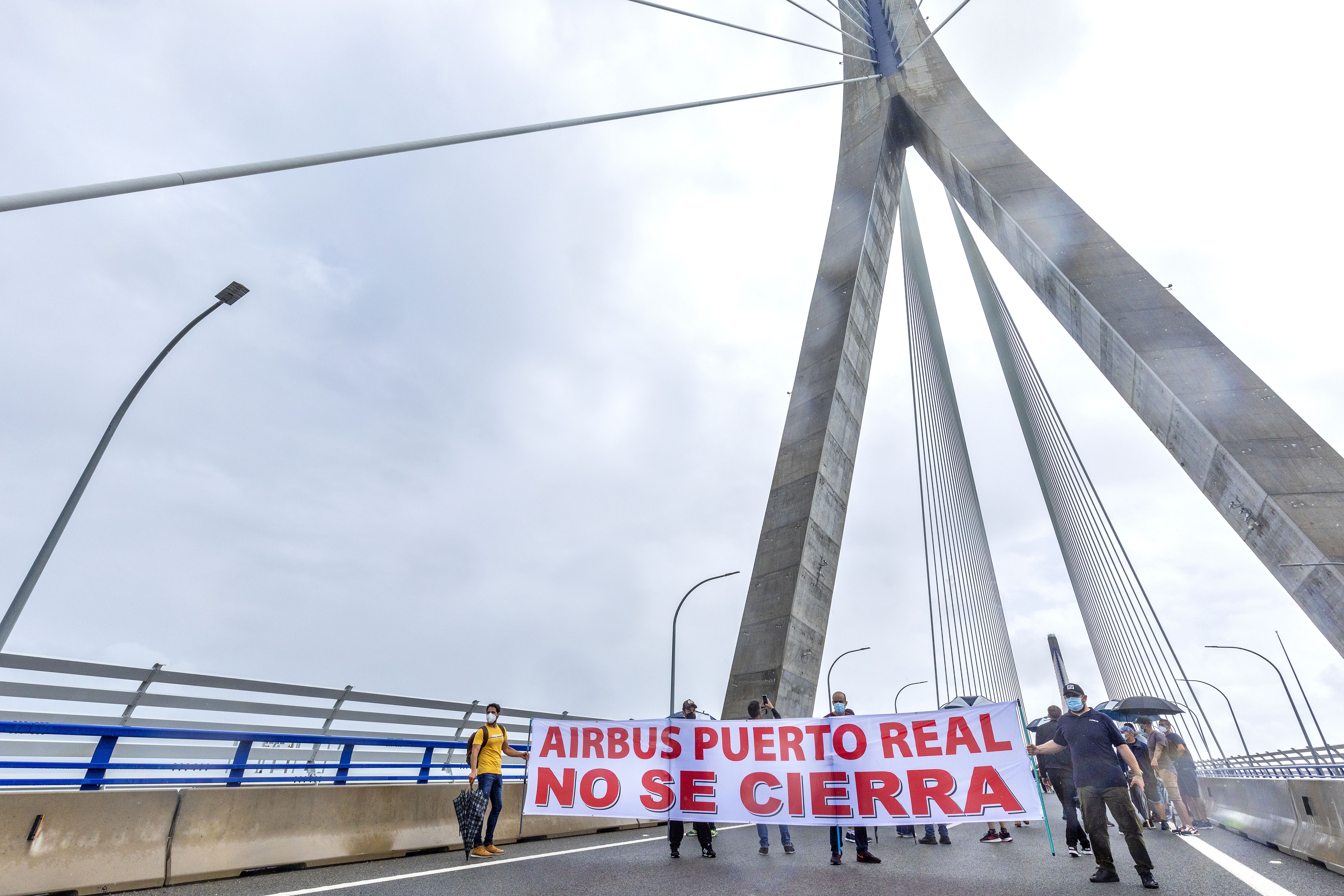 Una manifestación contra el cierre de Airbus Puerto Real pidiendo más carga de trabajo. Una manifestación contra el cierre de Airbus Puerto Real pidiendo más carga de trabajo.