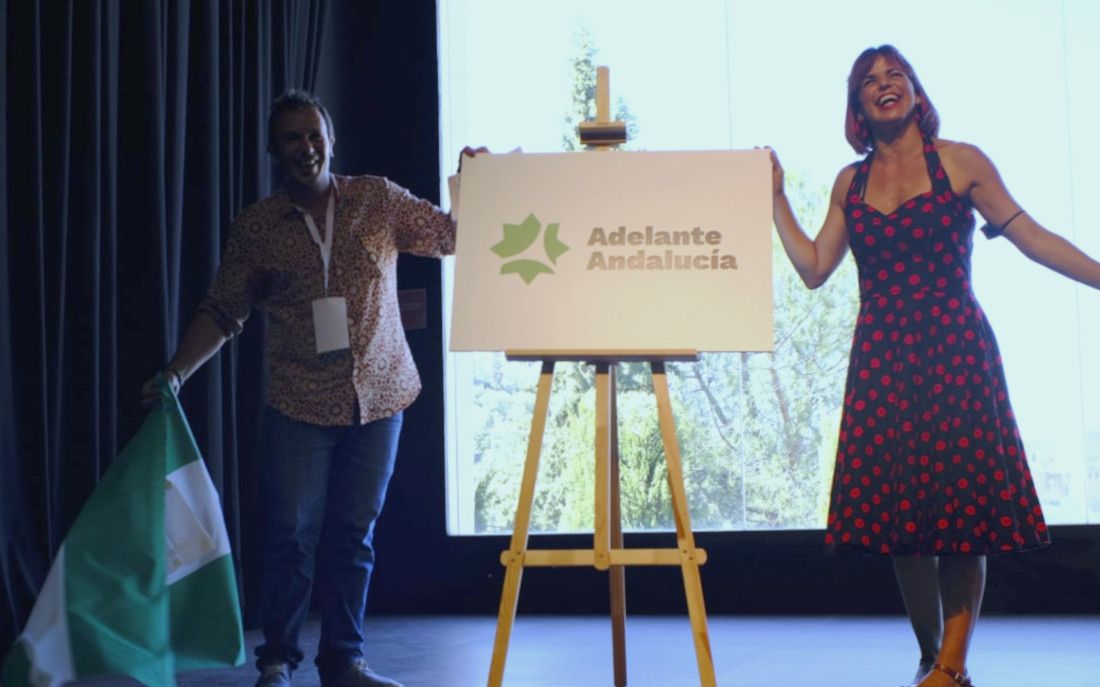 'Kichi' y Teresa Rodríguez, con el nuevo logo de Adelante Andalucía, hace unos meses.