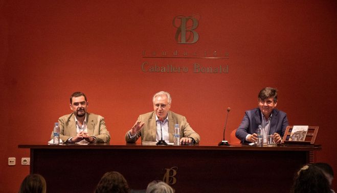 El autor junto a Francisco Camas y Manuel Pimentel.