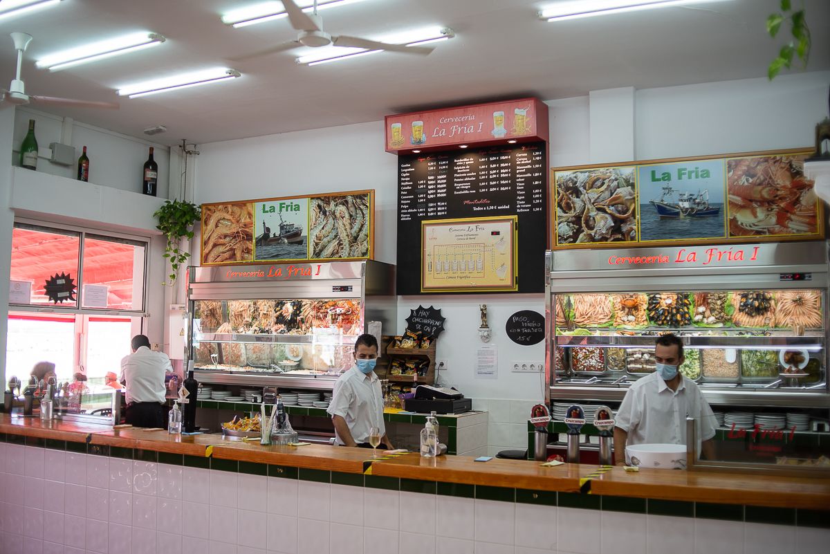 Interior del local en el paseo marítimo de Valdelagrana.
