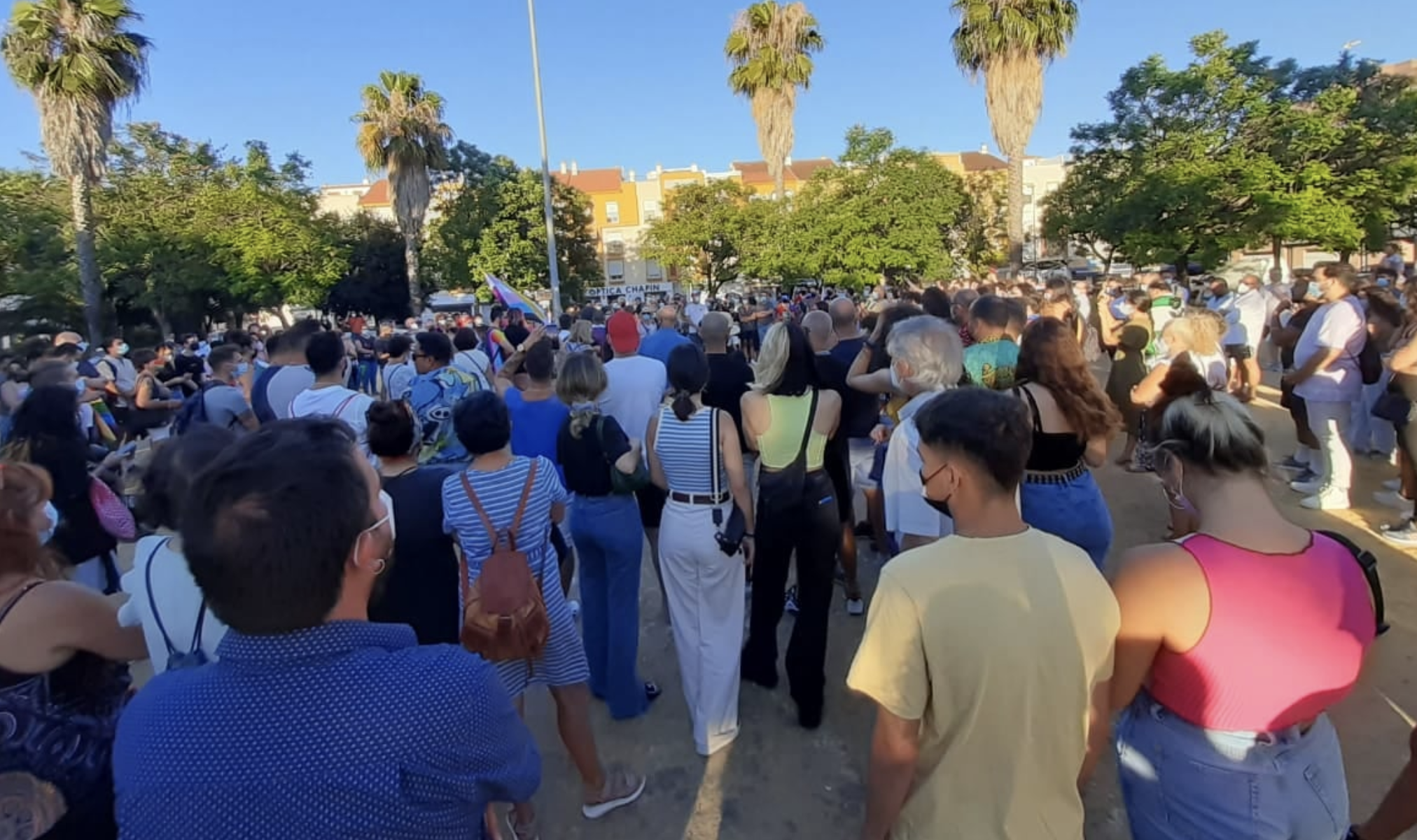 Un momento de la concentración en el Parque LGTBIQA+, en Jerez, para condenar el crimen de Samuel. Las agresiones homófobas en grupo han aumentado en las últimas semanas.