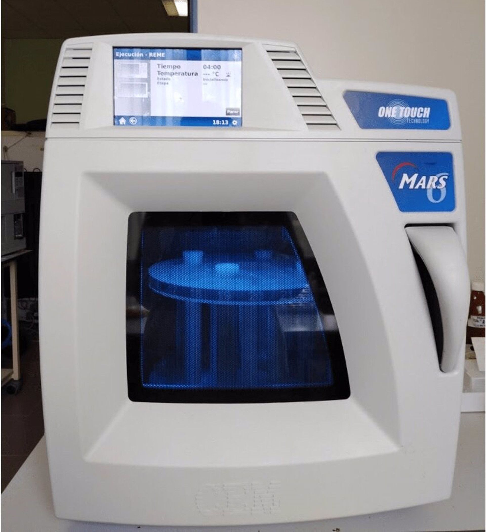 Microondas utilizado para la maceración.
