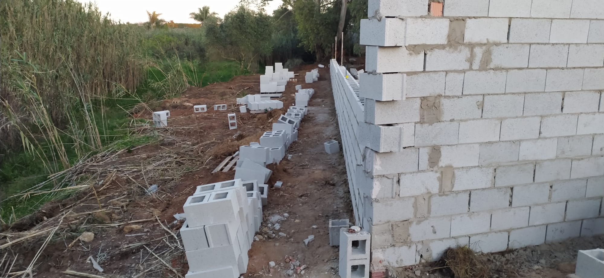 Parcelaciones ilegales en Camino del Vinagre, en Chiclana, junto al Arroyo de Ahogarratones y en suelo no urbanizable protegido. ECOLOGISTAS EN ACCIÓN