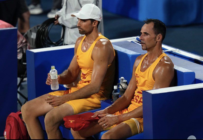 Adrián Gavira y Pablo Herrera, durante una pausa del partido. COE Adrián Gavira y Pablo Herrera, durante una pausa del partido. COE