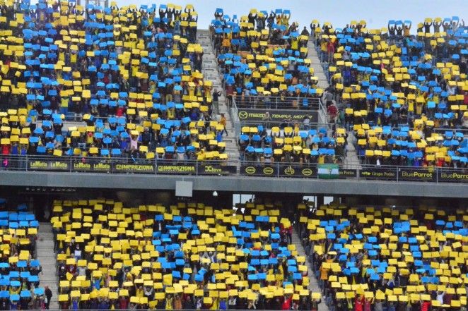 Afición del Cádiz, en las gradas del Carranza.   CÁDIZ CF