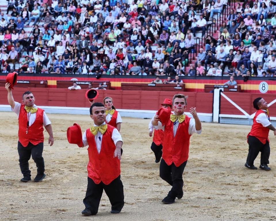 Un espectáculo de Diversiones en el Ruedo y sus 'Enanitos' Toreros, una de las empresas.