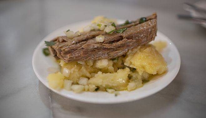 Plato de papás aliñas en La Barbiana