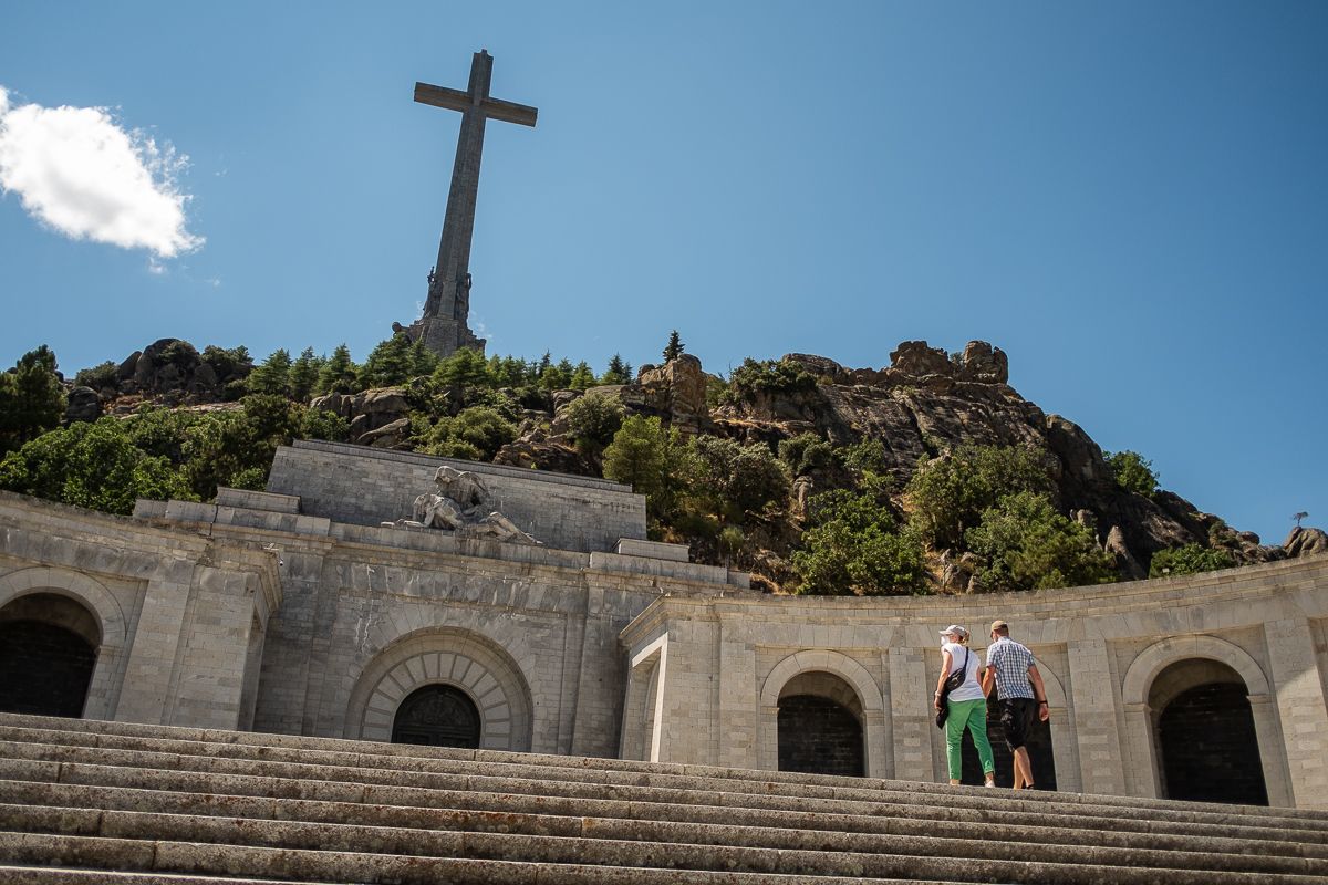 VALLE DE LOS CAIDOS MADRID TURISMO FRANCO DICTADURA FASCISMO CRUZ 006
