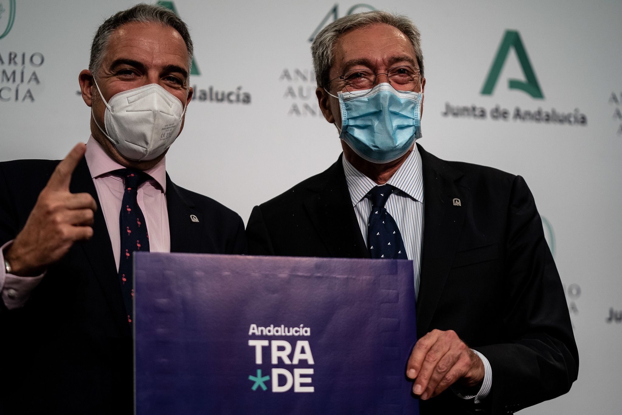 Bendodo y Velasco, cuando presentaron por segunda vez en unos meses la Agencia Trade, que fusiona cuatro entes público en uno. Bendodo y Velasco, cuando presentaron por segunda vez en unos meses la Agencia Trade, que fusiona cuatro entes público en uno.