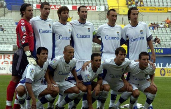 Bajic, de pie, segundo por la derecha, en una alineación del Xerez CD.
