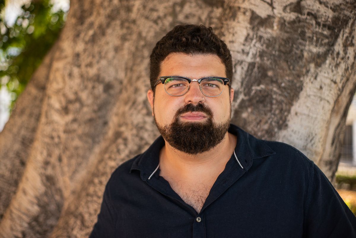 El director espera poder estrenar su ópera prima a principios de 2022.
