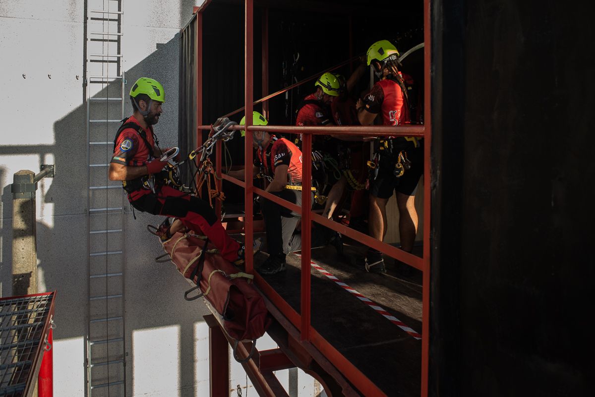 El grupo colabora en labores de rescate con la Guardia Civil. 