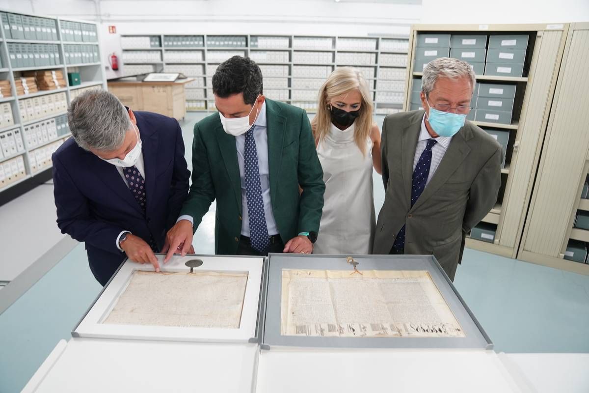Juan Manuel Moreno Bonilla durante la inauguración del Archivo General de Andalucía
