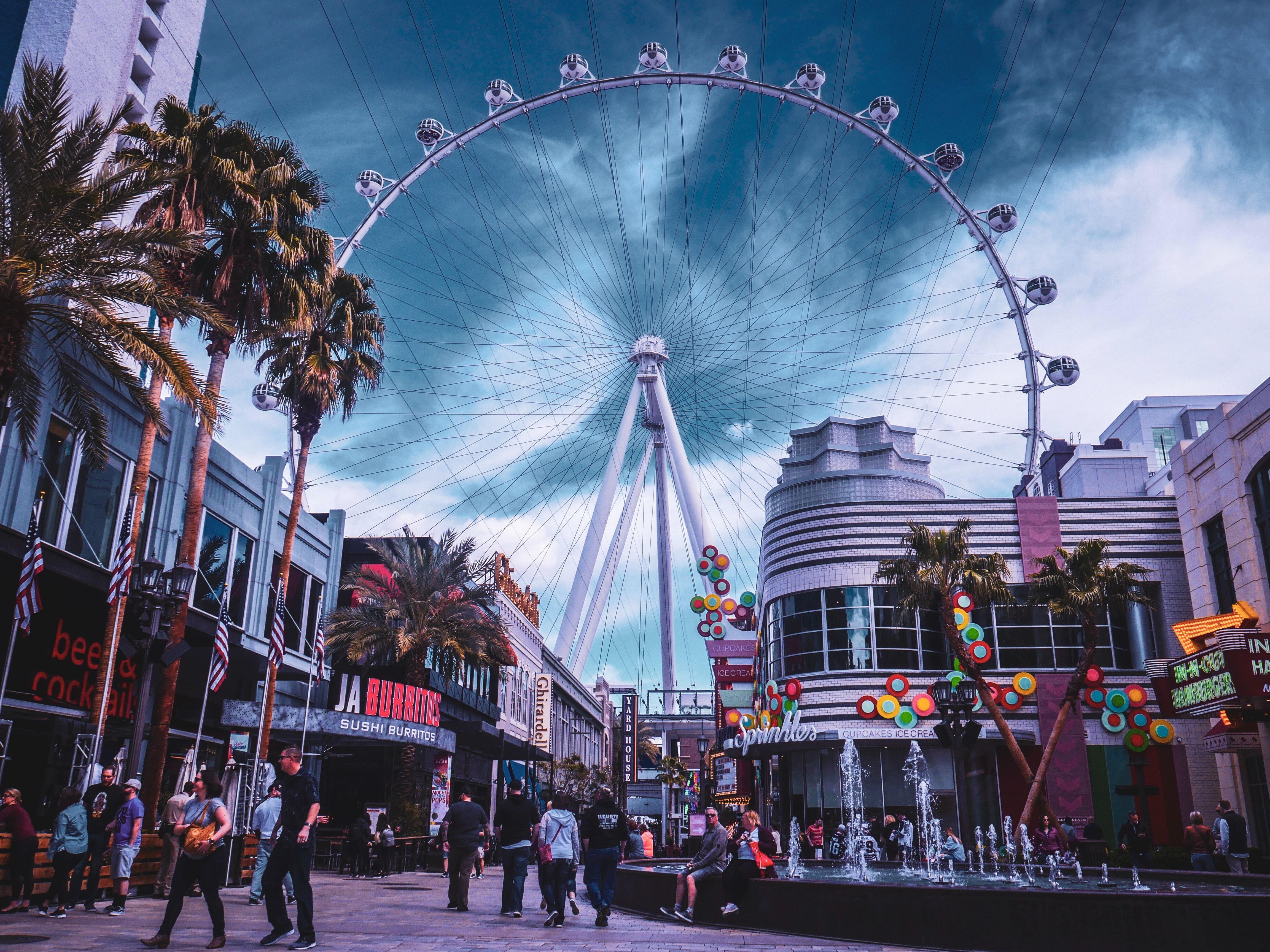 La noria de Las Vegas (High Roller), la más alta del mundo con 168 metros.