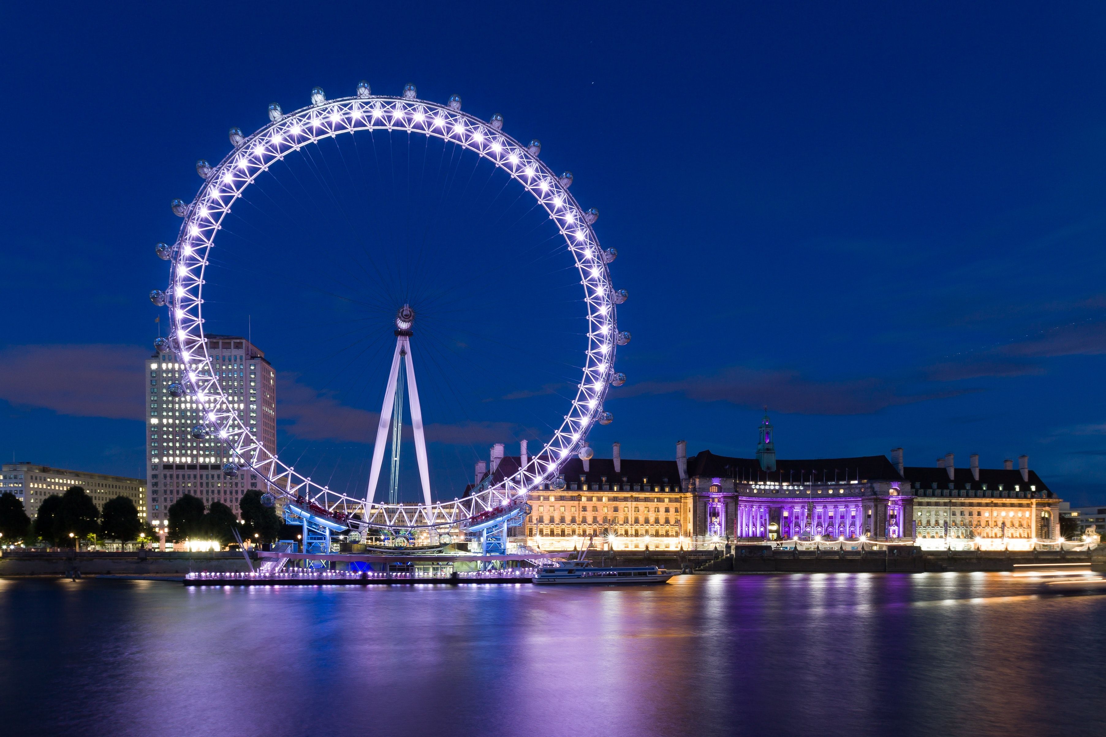 El London Eye, el Ojo de Londres, mide 135 metros.