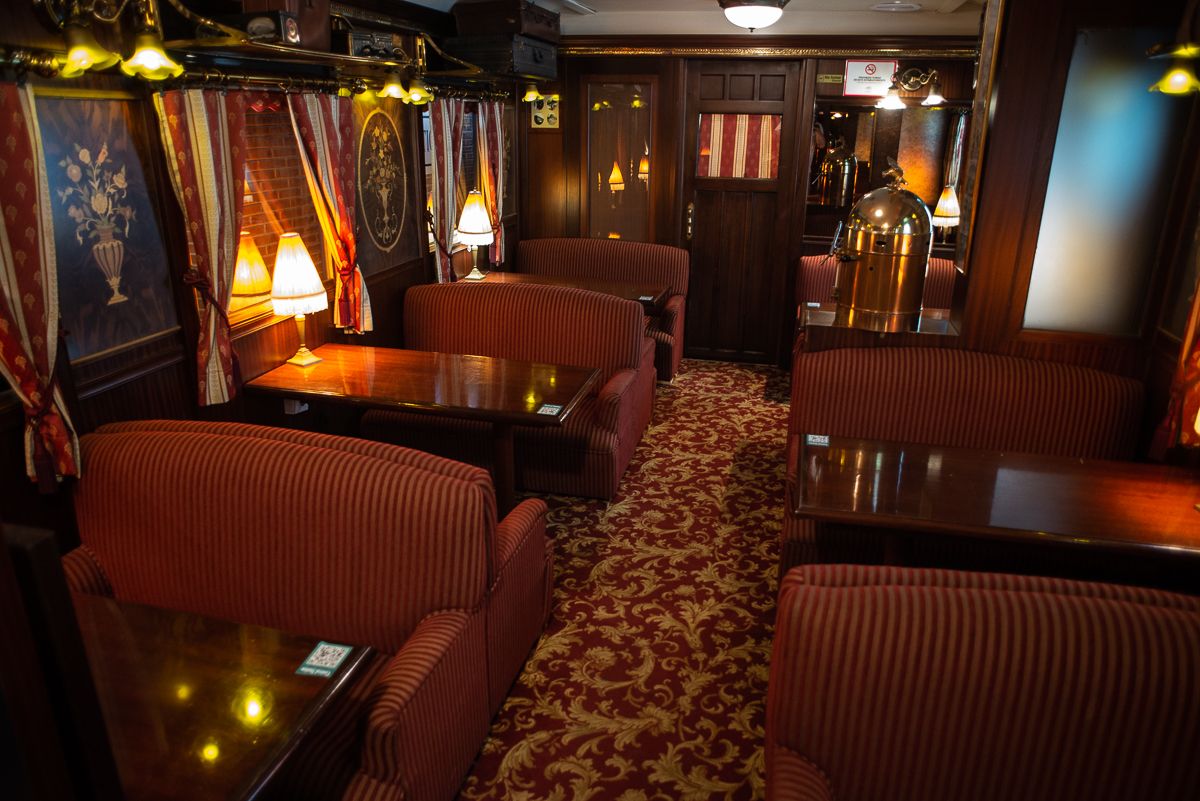 Interior del vagón-restaurante.