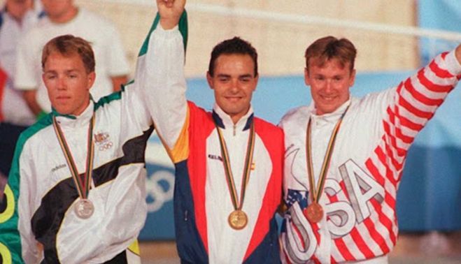 Una foto histórica: el ciclista chiclanero, en lo más alto del podio en Barcelona 92.