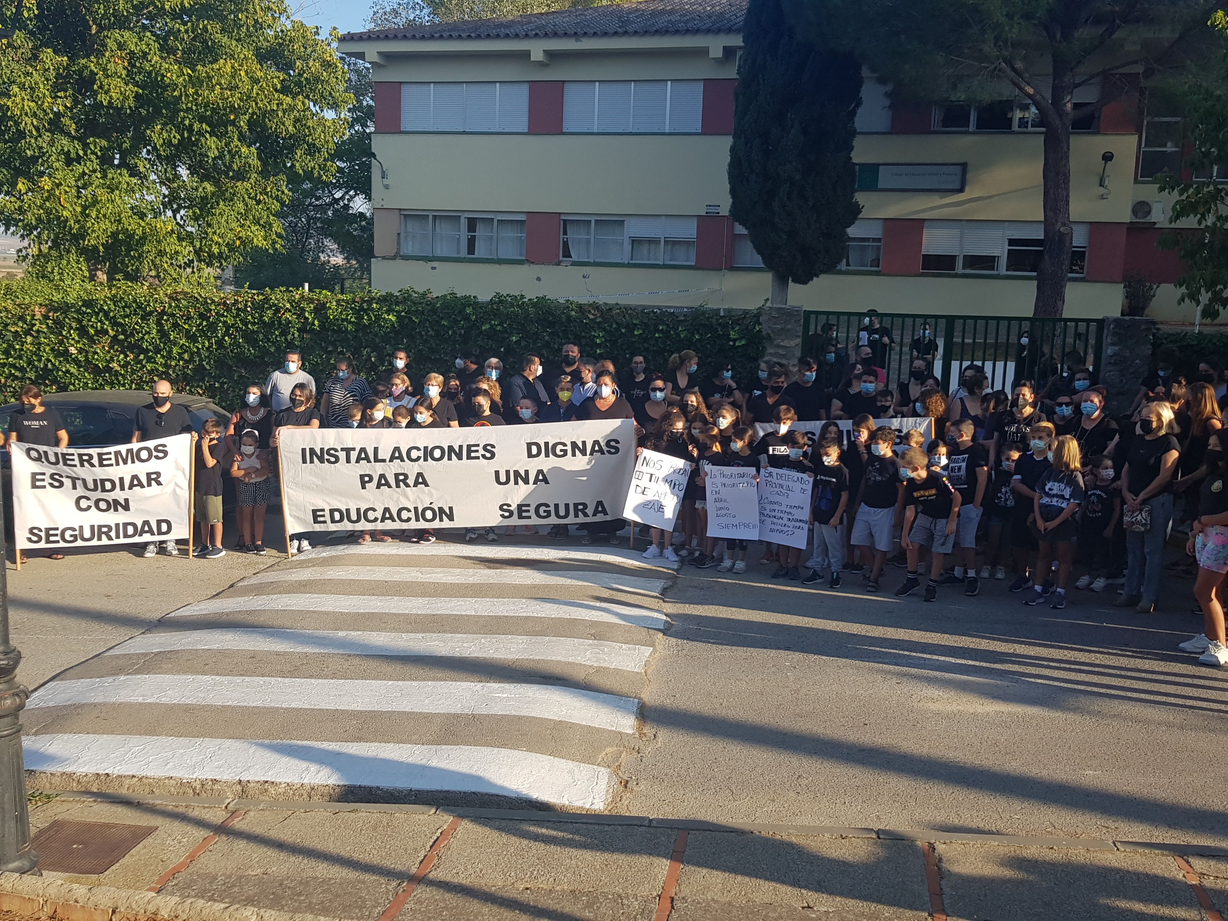 Movilización de la comunidad educativa de El Torno.