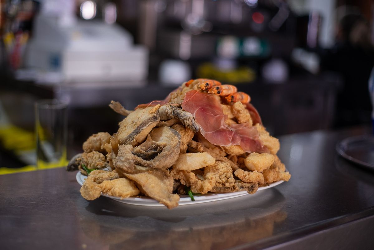 Uno de los productos de Bar Galera, en Guadalcacín, uno de los lugares para disfrutar en Jerez del 'pescaíto' frito.