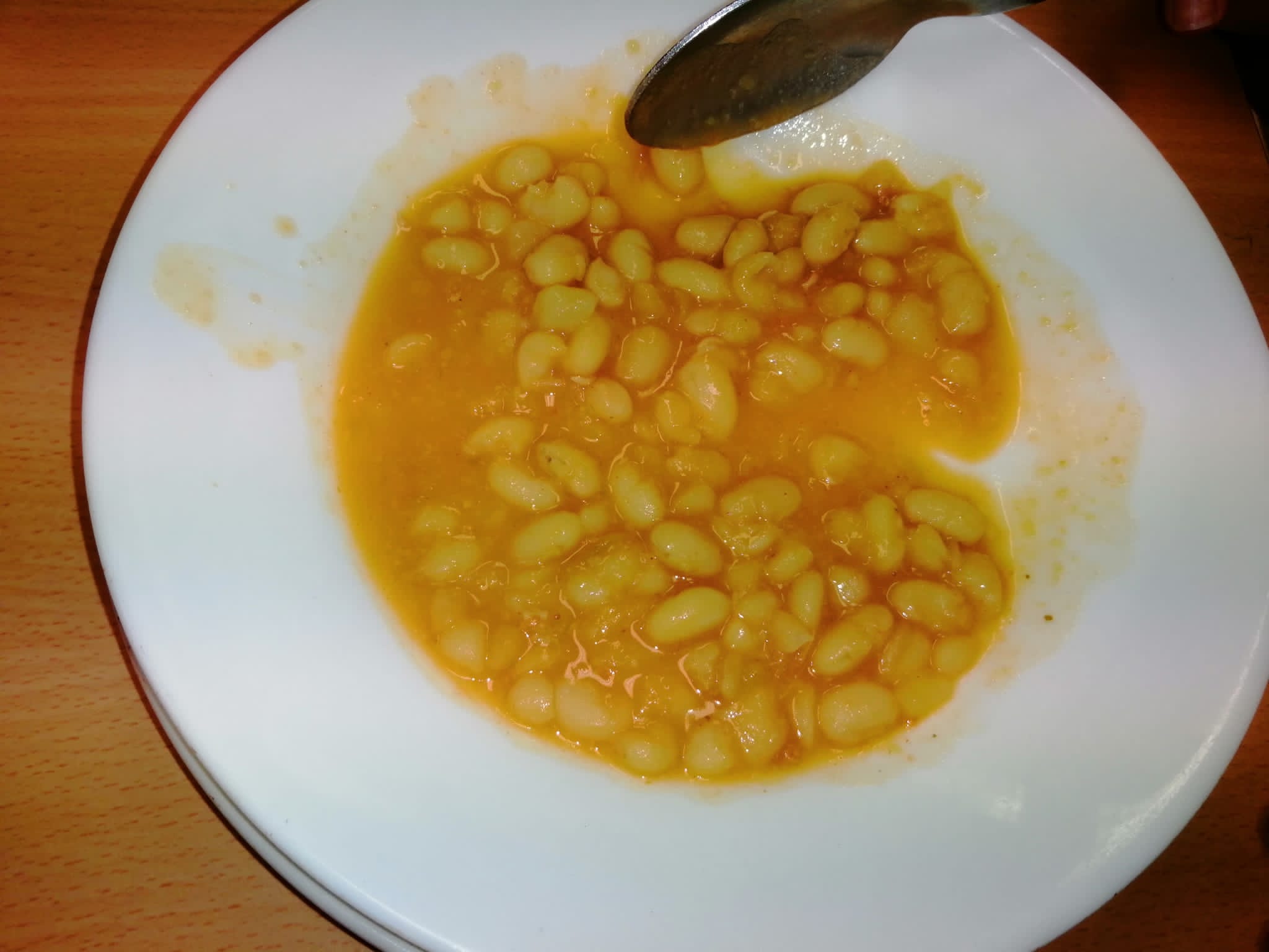 El plato de habichuelas que sirvieron ayer al alumnado en el comedor del Guadaluz. El plato de habichuelas que sirvieron ayer al alumnado en el comedor del Guadaluz.